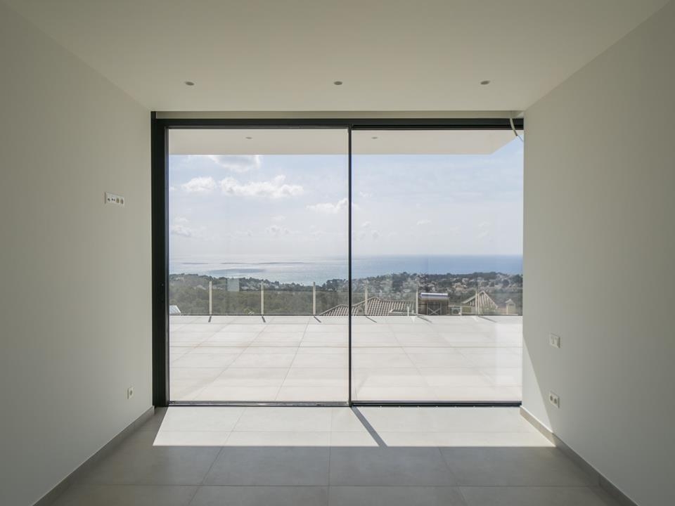 New modern villa with panoramic views to the Mediterranean Sea. With 560m² build,