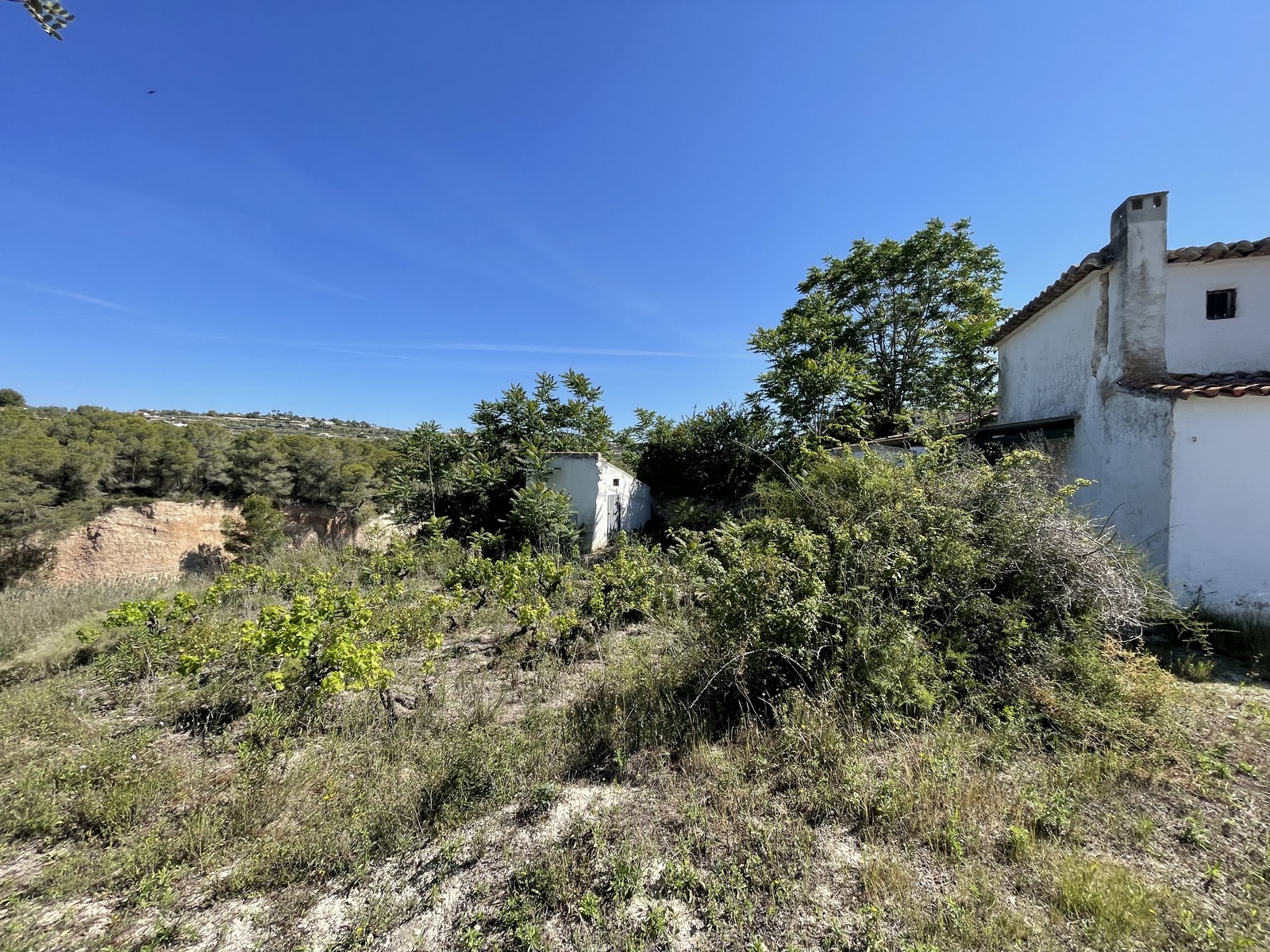 Two plots and a semi-datached finca to reform for sale in Teulada, Moraira.
